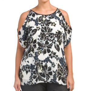NWT Vince Camuto Floral Split Dolman Top